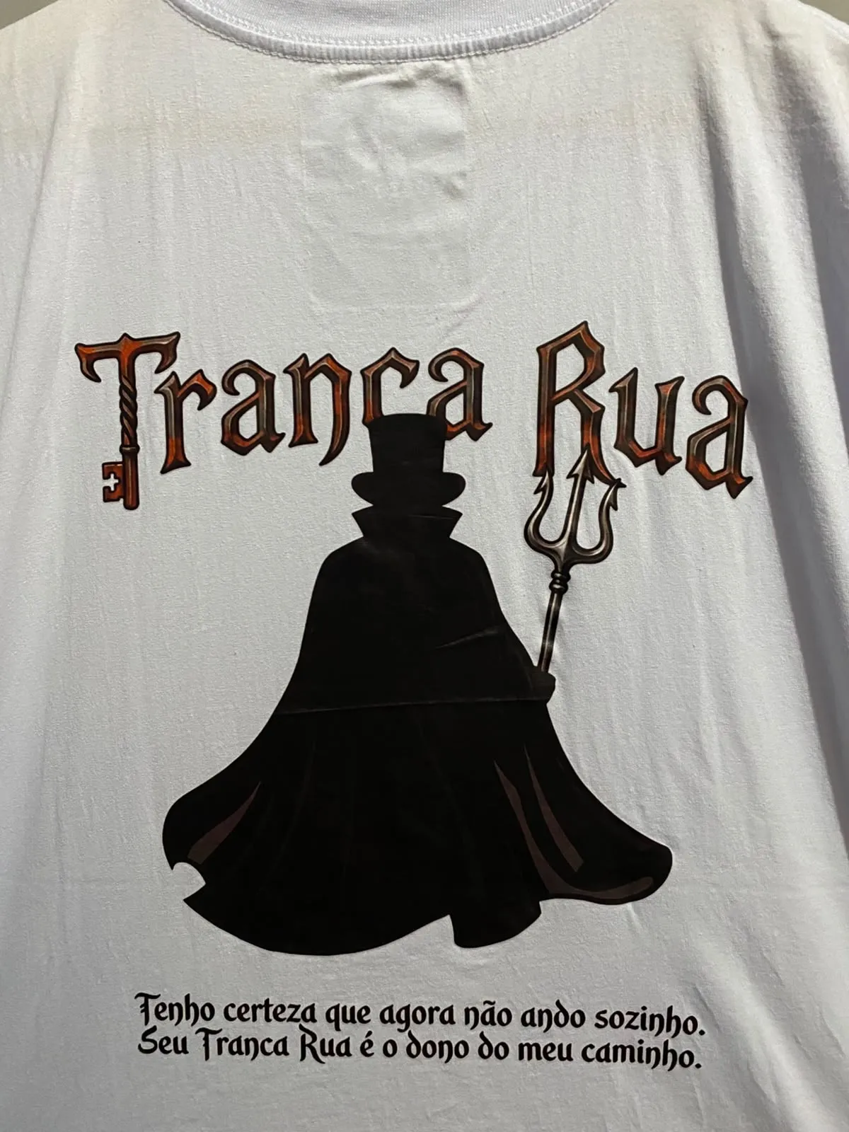 Camiseta Exu Tranca Rua Umbanda – Não Ando Sozinho | Algodão 2